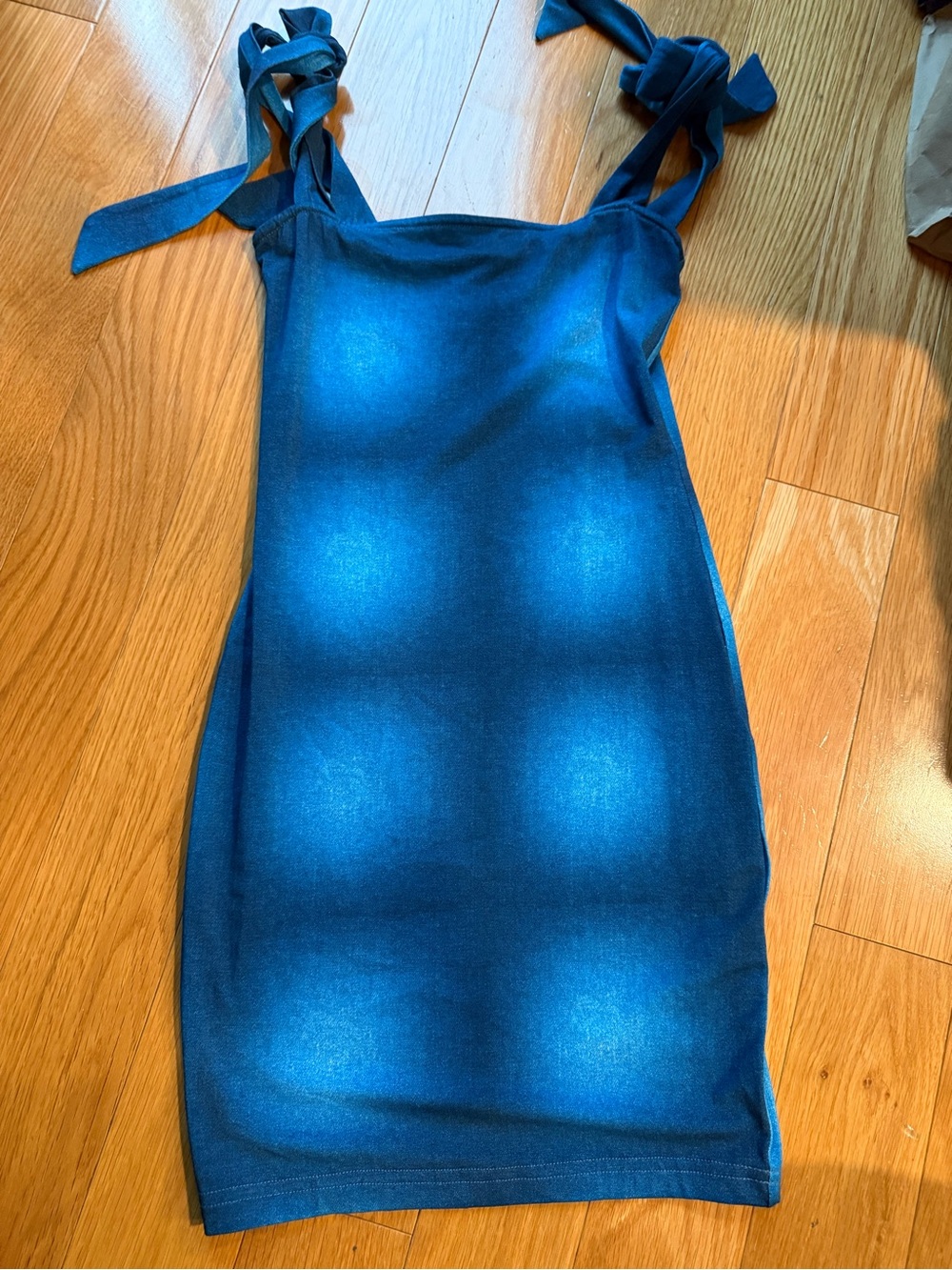 THEME Precious Cargo - Vintage blue dress